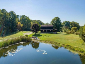 7 Acre Legacy Lodge